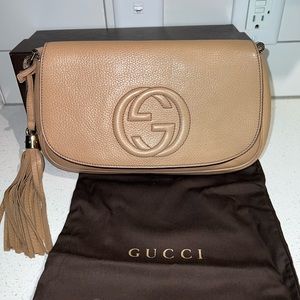 Nude Gucci Soho crossbody bag